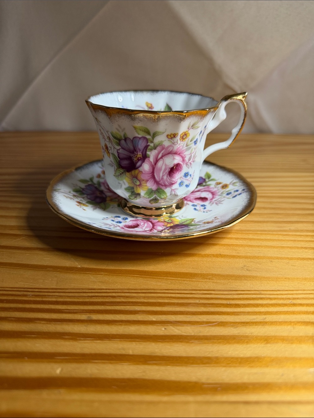 Vintage Elizabethan Fine Bone China Teacup & Saucer Jacobean Pattern